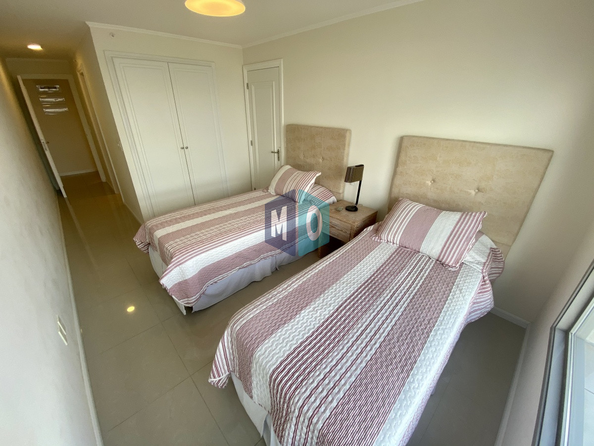 Apartamento ID.614 - Vende apartamento de 3dormitorios en Brava- Punta del Este