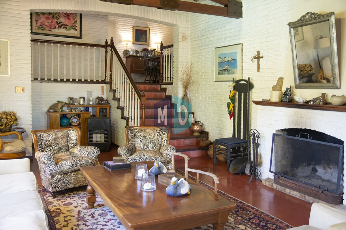 Casa ID.822 - VENDE CASA DE 3 DORMITORIOS EN PLAYA MANSA, CON AMPLIO TERRENO EN PUNTA DEL ESTE