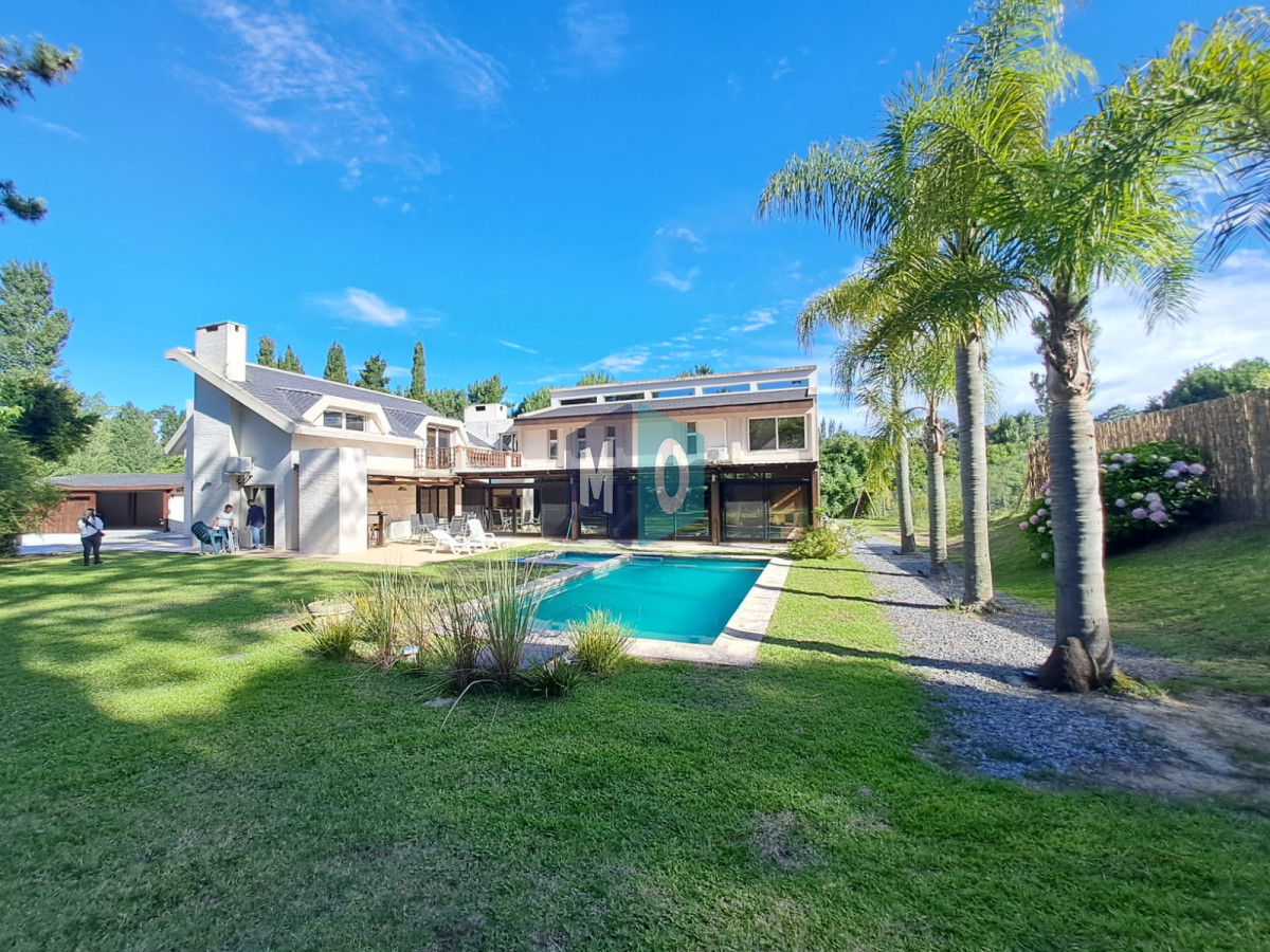 Casa ID.933 - Espaciosa Casa en Barrio Privado de 6 dorm y piscina en Punta del Este
