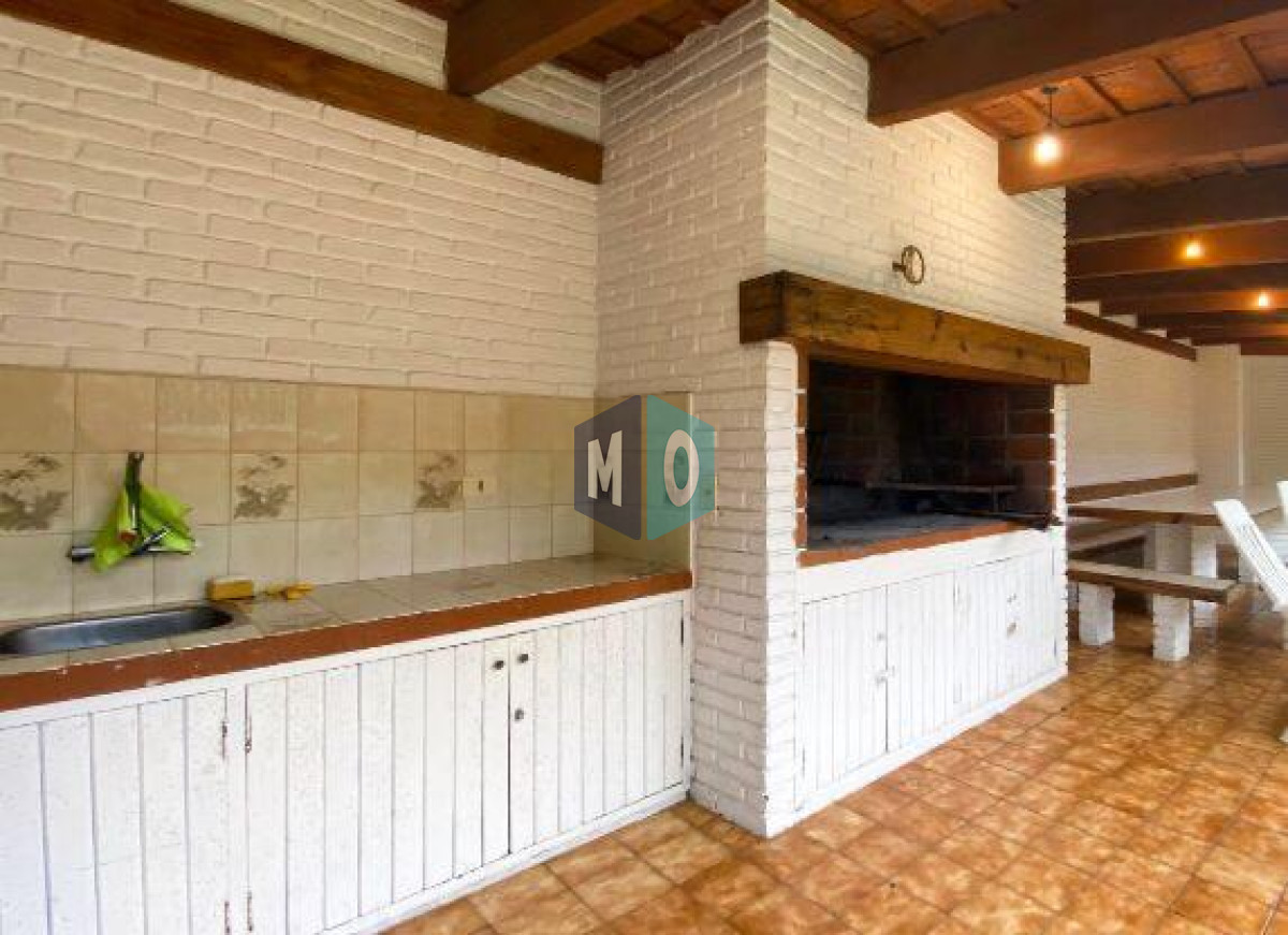 Casa ID.823 - En venta casa de 4 dormitorios exelente ubicacion.