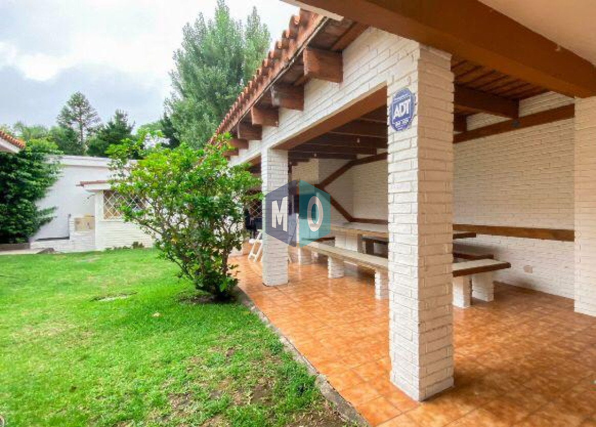Casa ID.823 - En venta casa de 4 dormitorios exelente ubicacion.