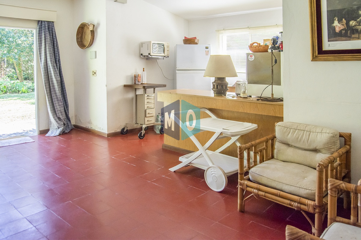 Casa ID.822 - VENDE CASA DE 3 DORMITORIOS EN PLAYA MANSA, CON AMPLIO TERRENO EN PUNTA DEL ESTE