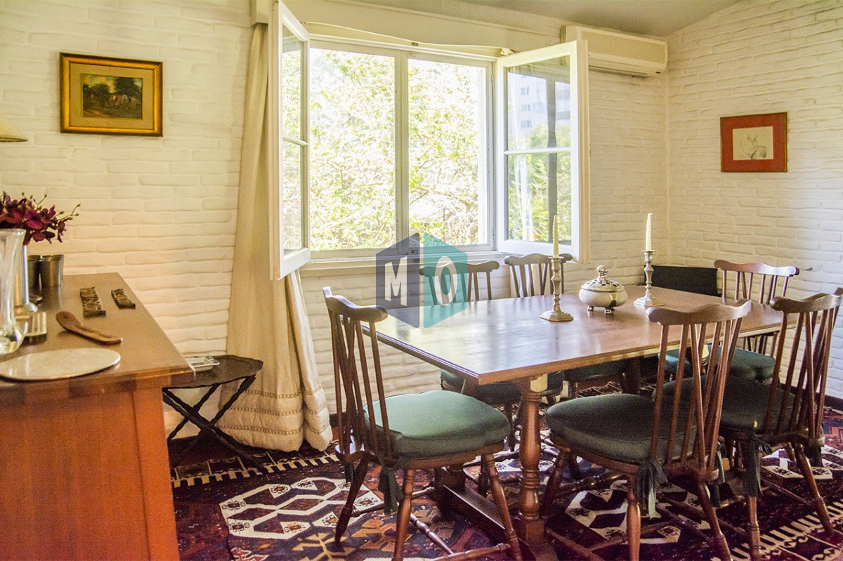 Casa ID.822 - VENDE CASA DE 3 DORMITORIOS EN PLAYA MANSA, CON AMPLIO TERRENO EN PUNTA DEL ESTE