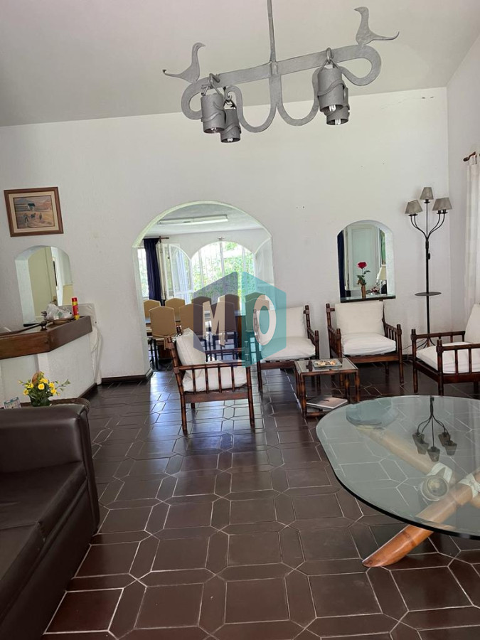 Casa ID.824 - Gran casa estilo tradicional de 4 dormitorios en venta en Playa Mansa