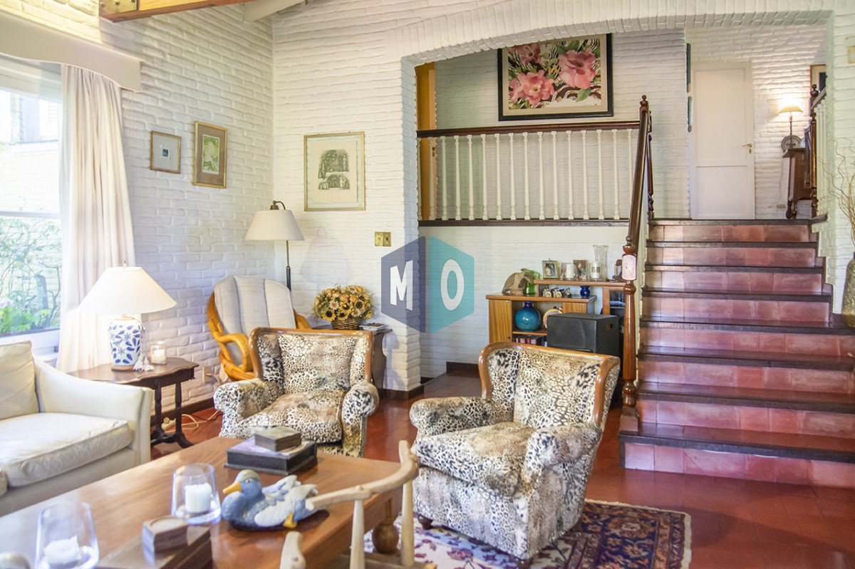 Casa ID.822 - VENDE CASA DE 3 DORMITORIOS EN PLAYA MANSA, CON AMPLIO TERRENO EN PUNTA DEL ESTE