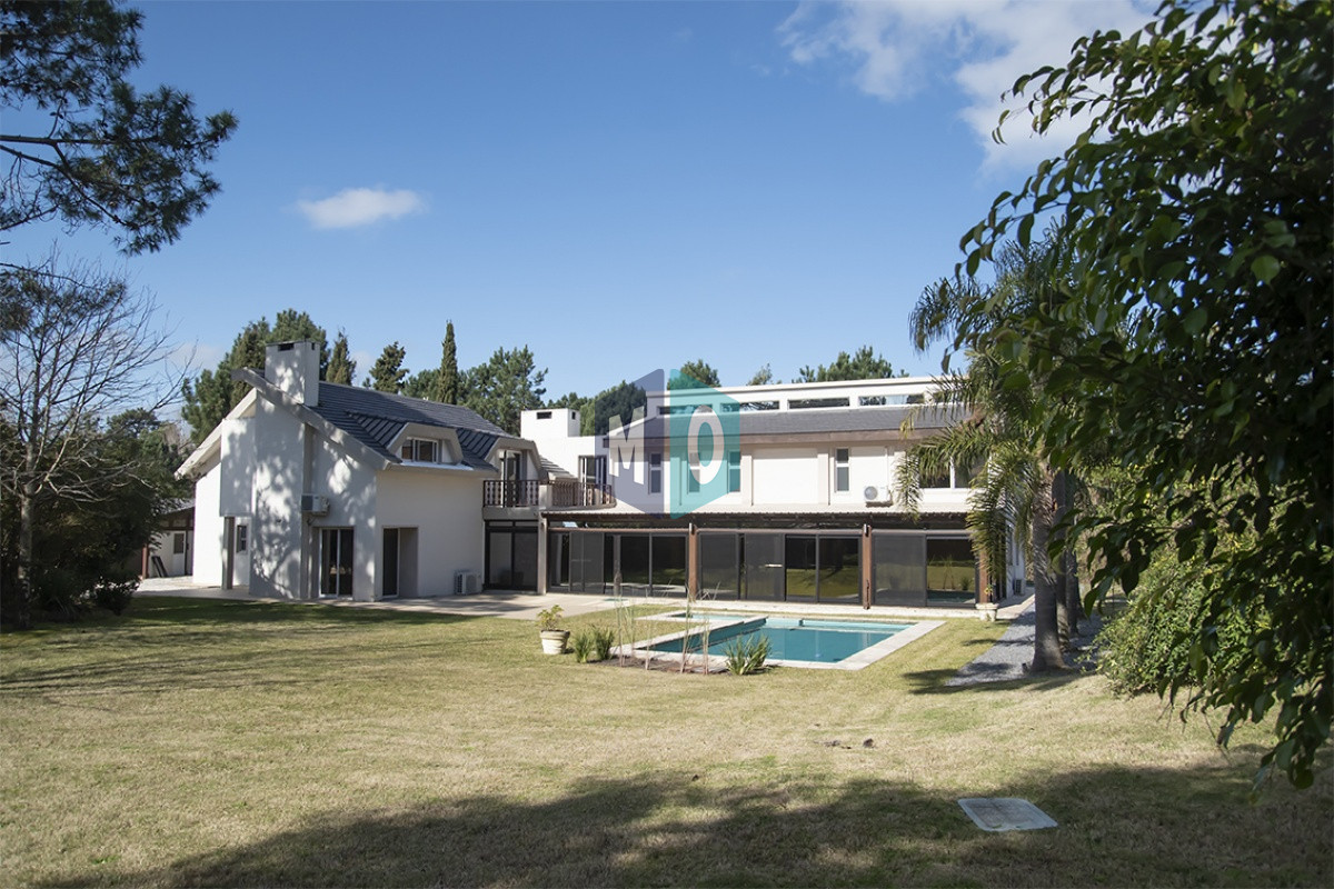 Casa ID.933 - Espaciosa Casa en Barrio Privado de 6 dorm y piscina en Punta del Este
