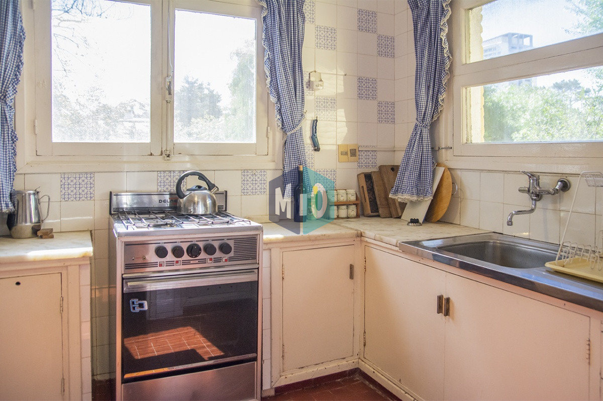Casa ID.822 - VENDE CASA DE 3 DORMITORIOS EN PLAYA MANSA, CON AMPLIO TERRENO EN PUNTA DEL ESTE