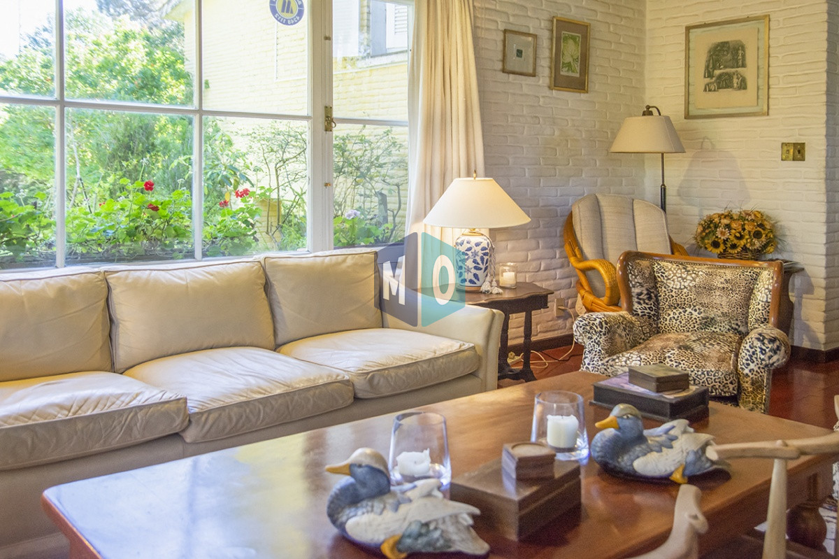 Casa ID.822 - VENDE CASA DE 3 DORMITORIOS EN PLAYA MANSA, CON AMPLIO TERRENO EN PUNTA DEL ESTE