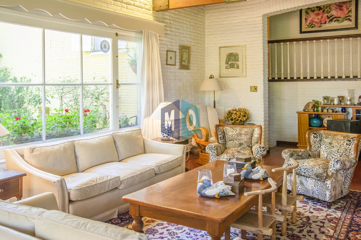 Casa ID.822 - VENDE CASA DE 3 DORMITORIOS EN PLAYA MANSA, CON AMPLIO TERRENO EN PUNTA DEL ESTE