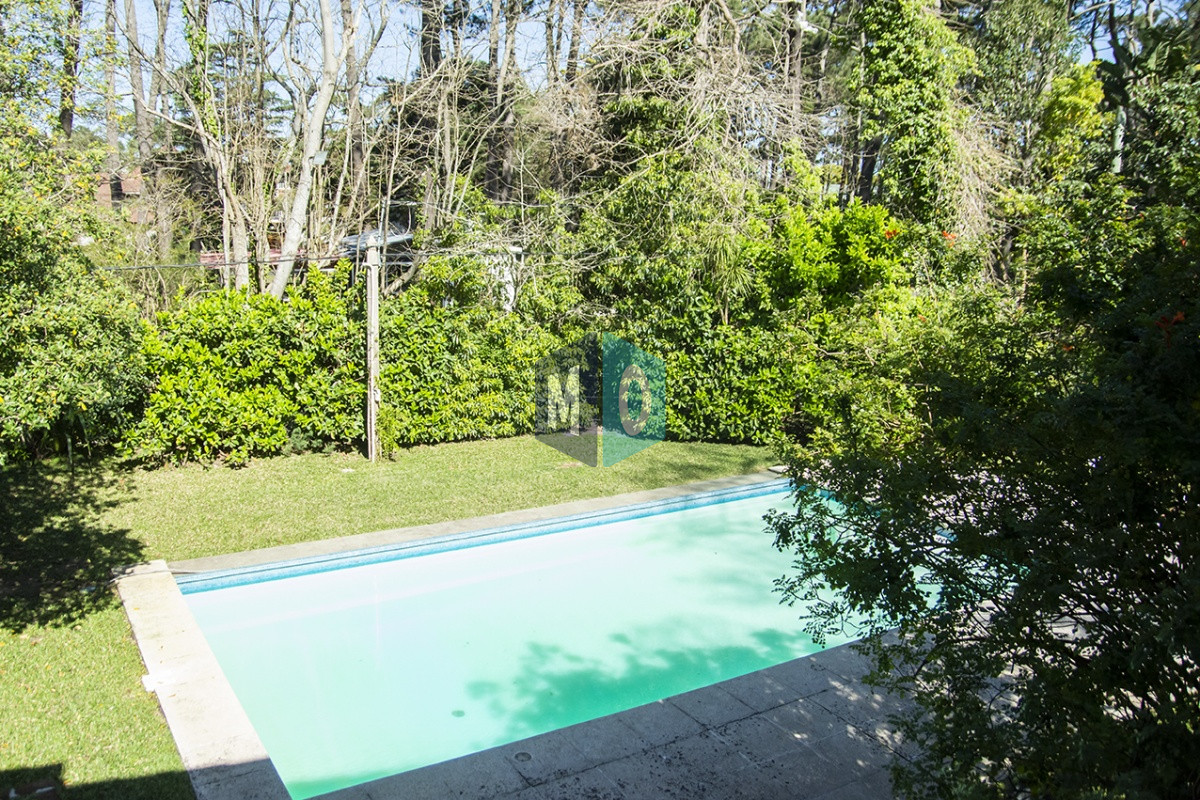 Casa ID.822 - VENDE CASA DE 3 DORMITORIOS EN PLAYA MANSA, CON AMPLIO TERRENO EN PUNTA DEL ESTE
