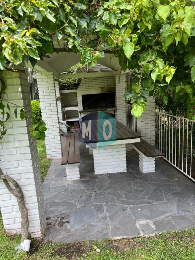 Casa ID.824 - Gran casa estilo tradicional de 4 dormitorios en venta en Playa Mansa