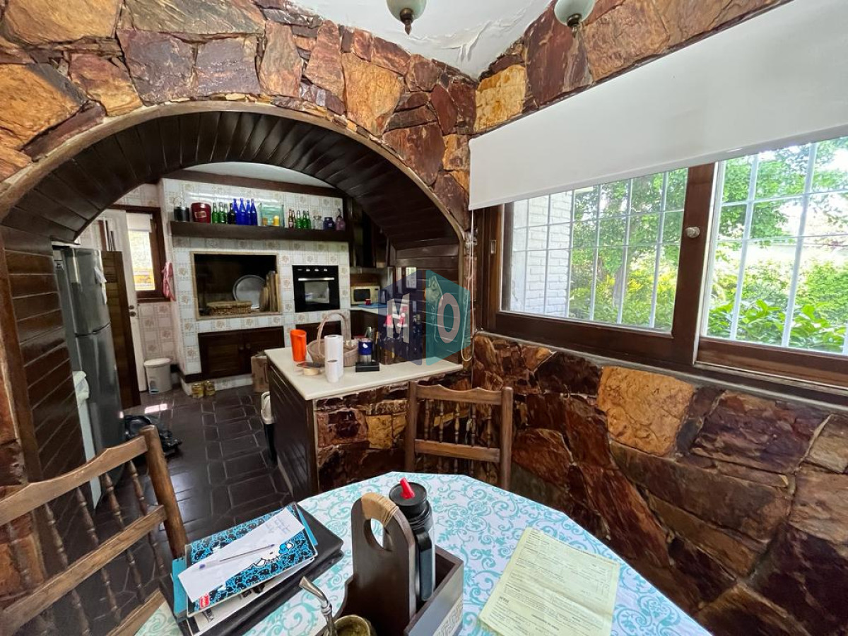 Casa ID.824 - Gran casa estilo tradicional de 4 dormitorios en venta en Playa Mansa