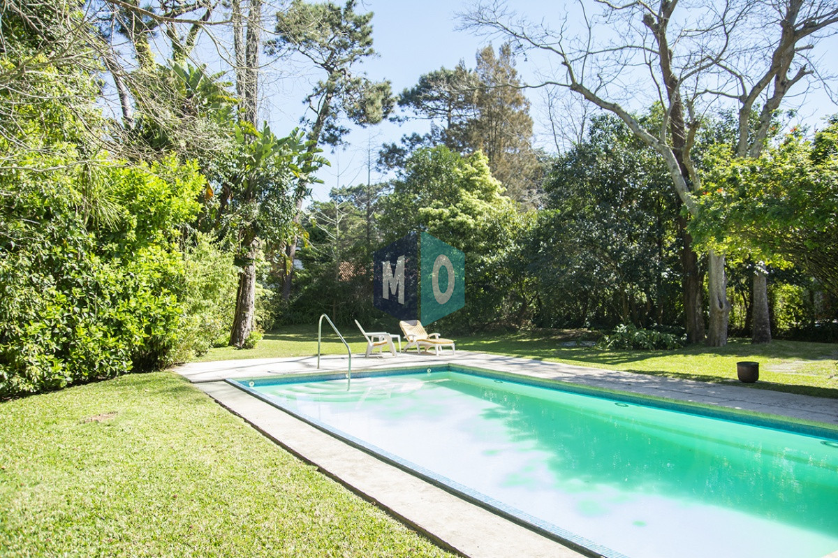 Casa ID.822 - VENDE CASA DE 3 DORMITORIOS EN PLAYA MANSA, CON AMPLIO TERRENO EN PUNTA DEL ESTE