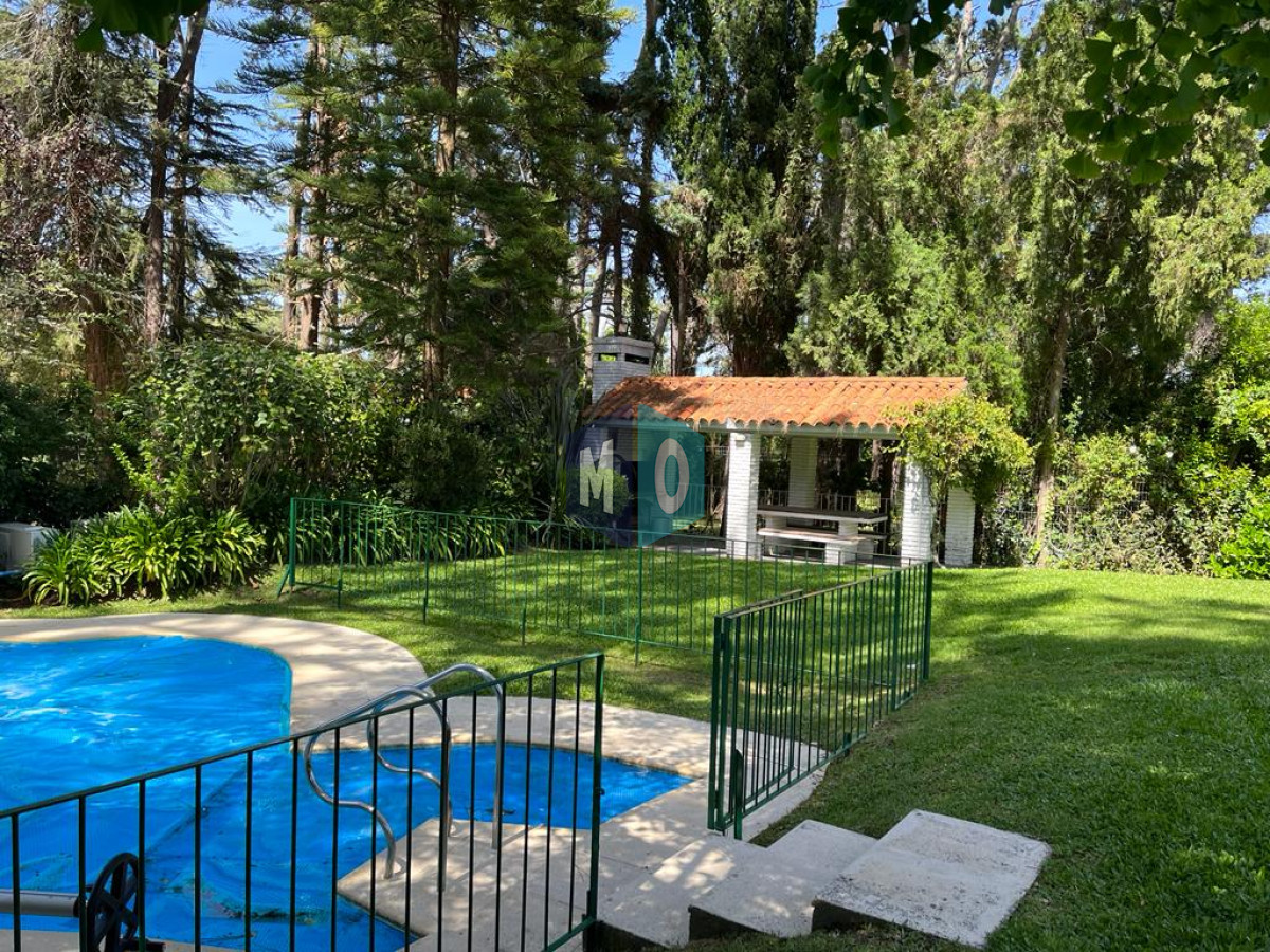 Casa ID.824 - Gran casa estilo tradicional de 4 dormitorios en venta en Playa Mansa