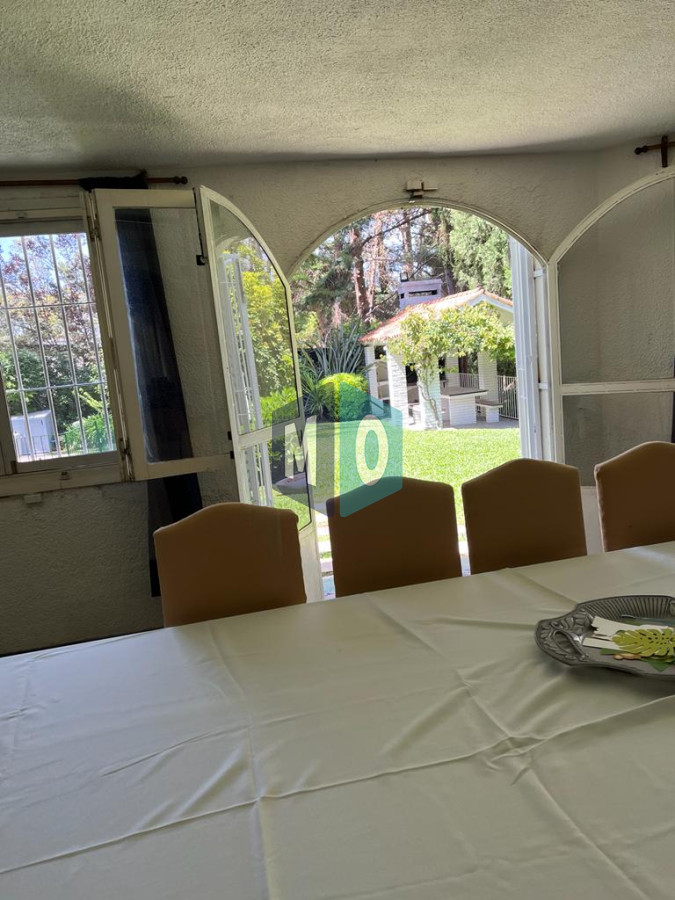 Casa ID.824 - Gran casa estilo tradicional de 4 dormitorios en venta en Playa Mansa