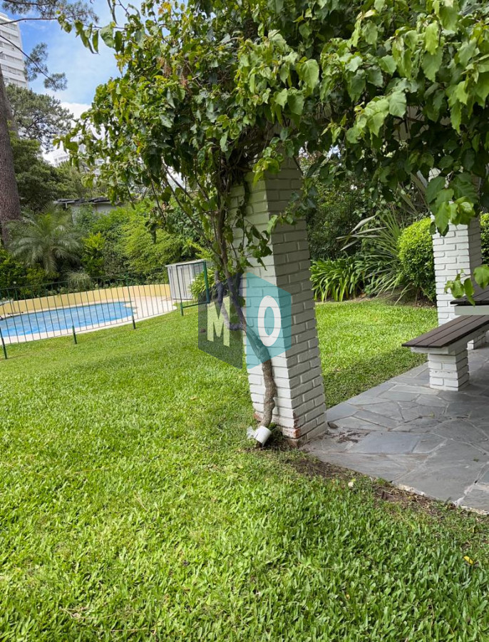 Casa ID.824 - Gran casa estilo tradicional de 4 dormitorios en venta en Playa Mansa