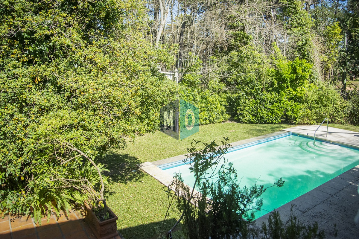 Casa ID.822 - VENDE CASA DE 3 DORMITORIOS EN PLAYA MANSA, CON AMPLIO TERRENO EN PUNTA DEL ESTE