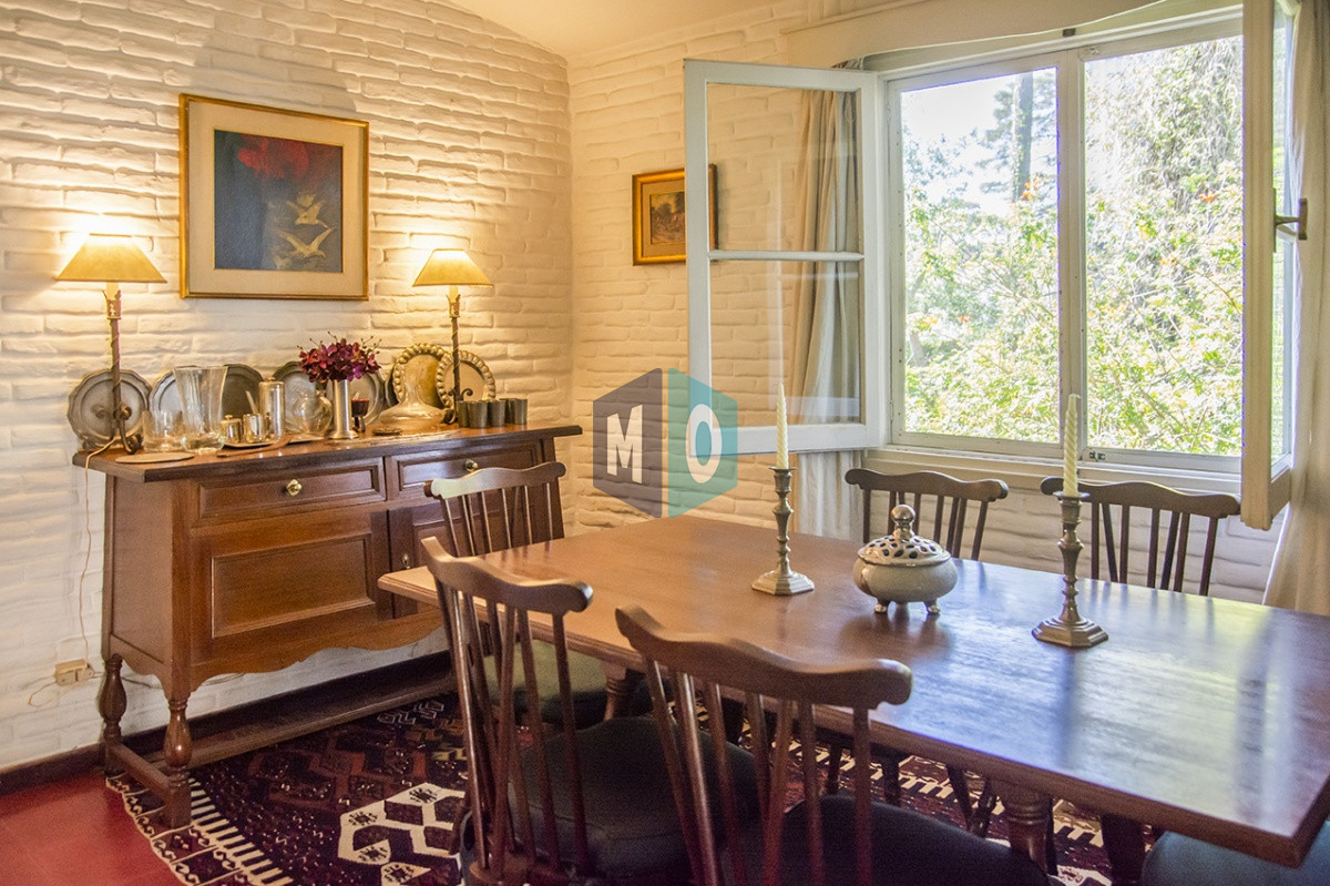 Casa ID.822 - VENDE CASA DE 3 DORMITORIOS EN PLAYA MANSA, CON AMPLIO TERRENO EN PUNTA DEL ESTE