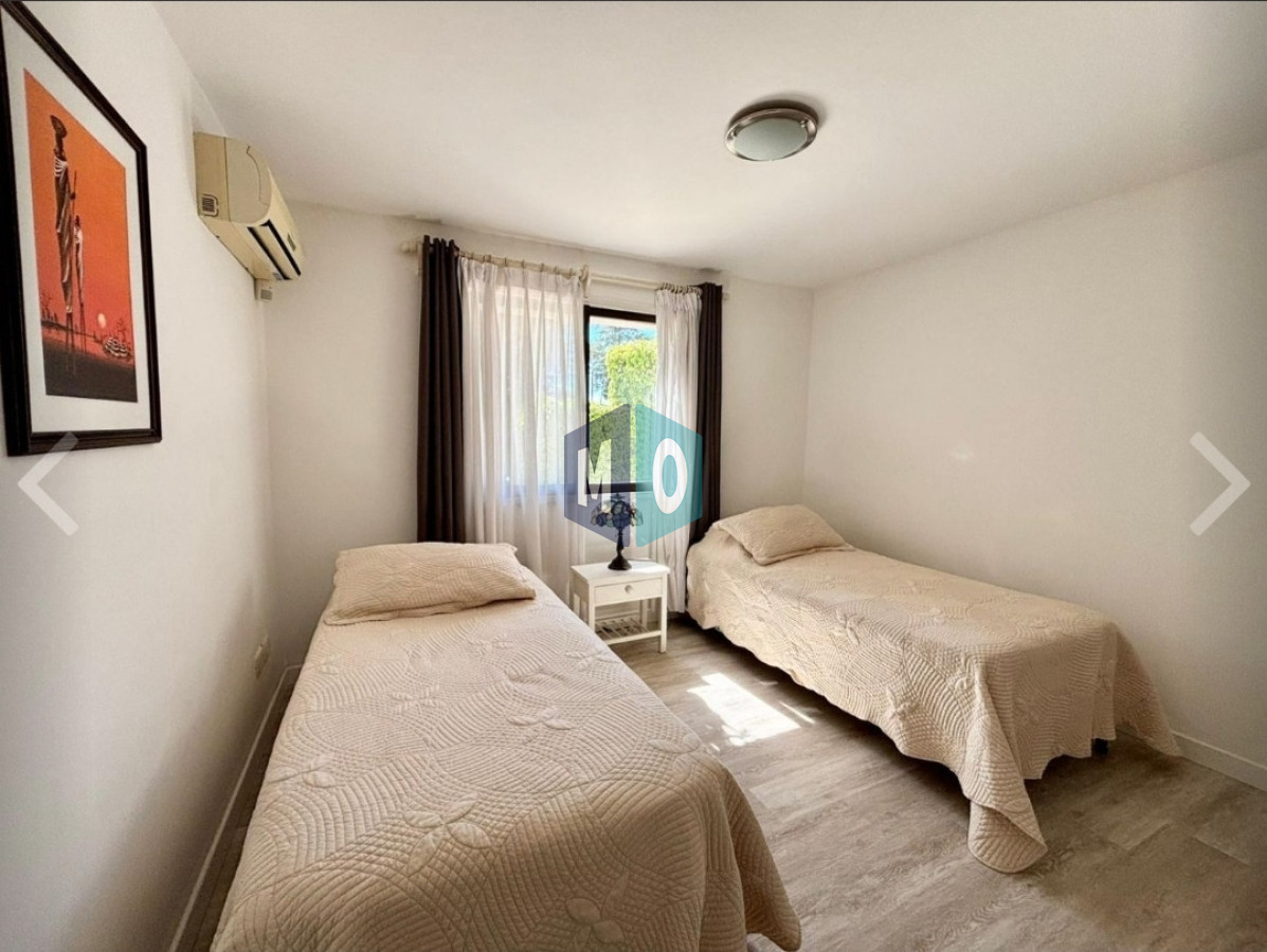 Casa ID.1162 - Vende casa de 4 dormitorios en Golf, Punta del Este con piscina