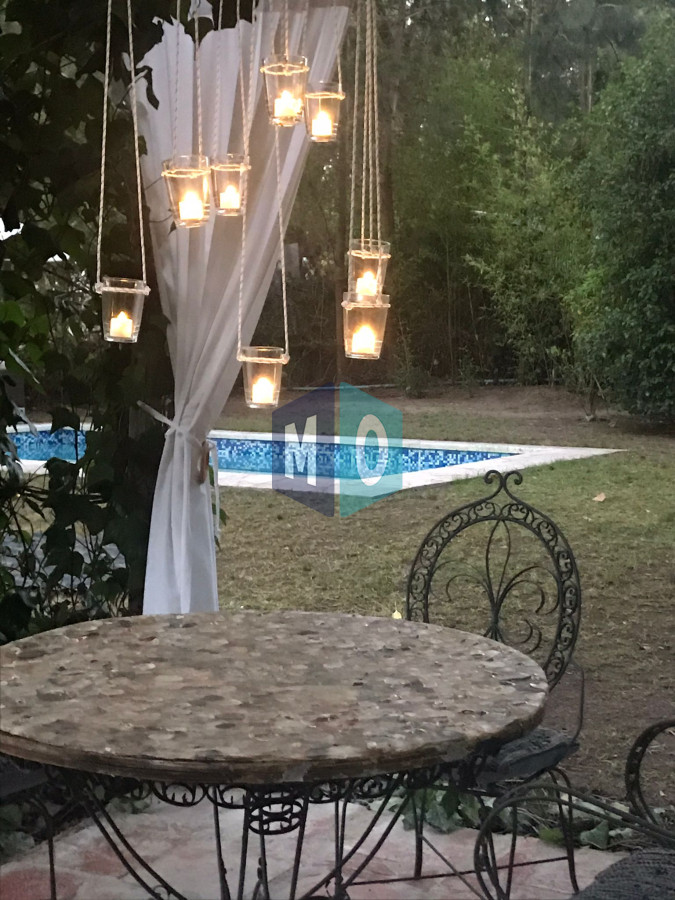 Casa ID.1166 - Chalet de 4 dormitorios, piscina y parrillero en venta, Zona tranquila. Punta del Este.