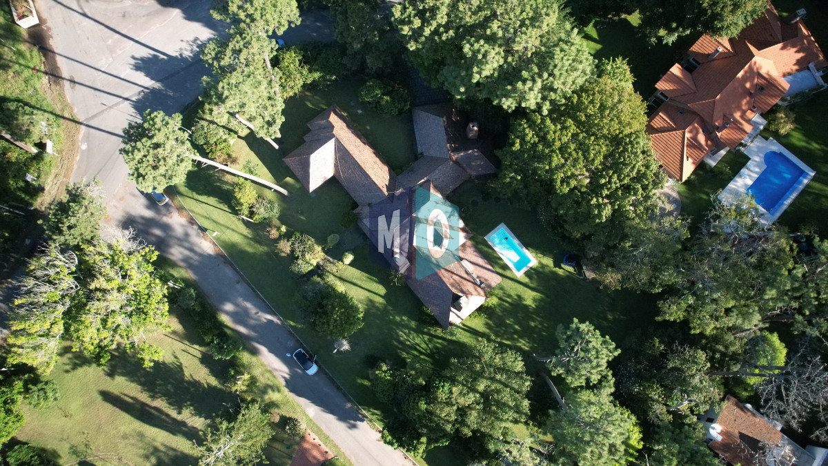 Casa ID.947 - Hermosa mansión en Golf de 6 dormitorios , Punta del Este