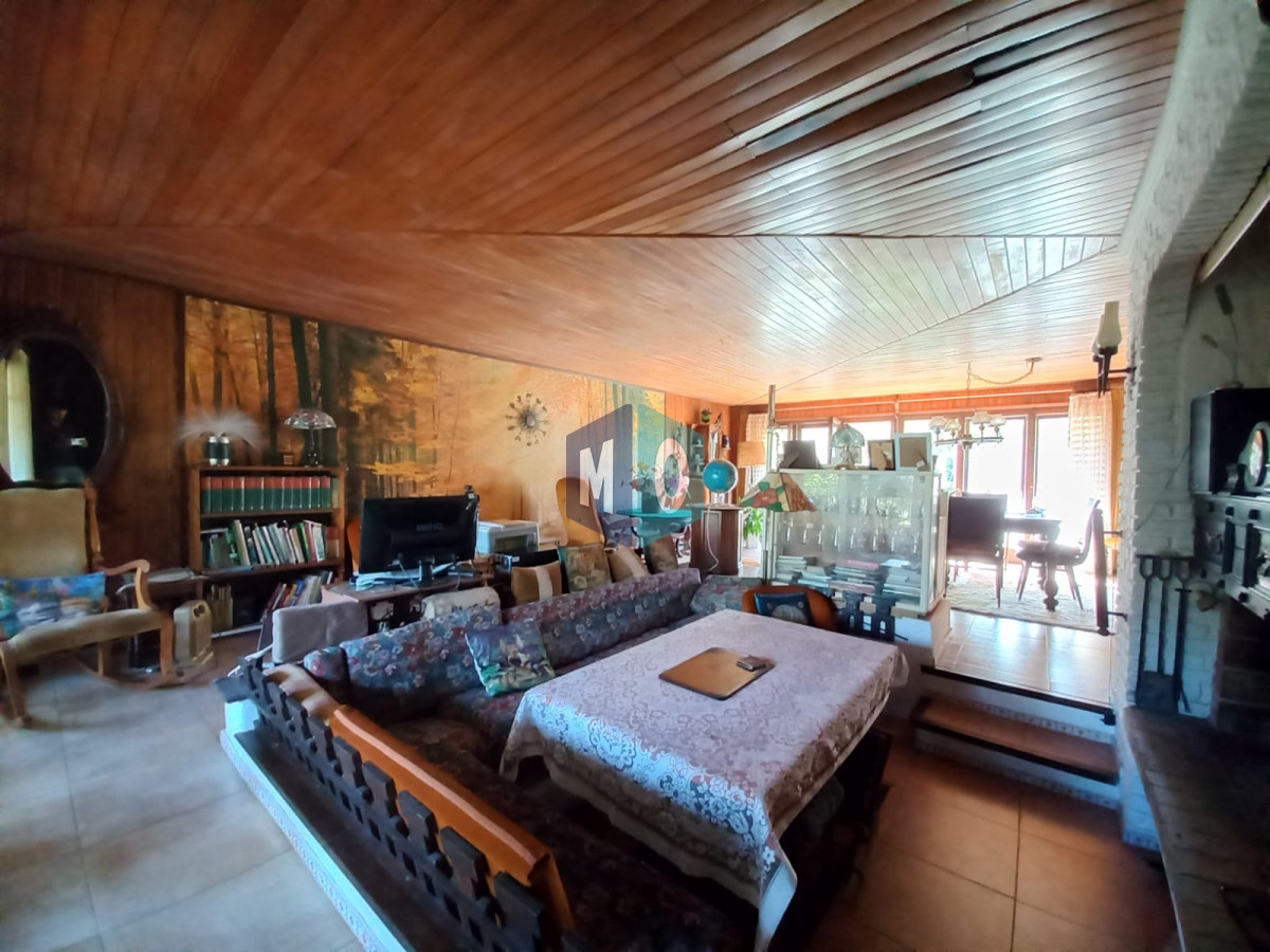 Casa ID.1168 - Vende casa de 4 dormitorios en Pinares, cerca del mar. Punta del Este. 