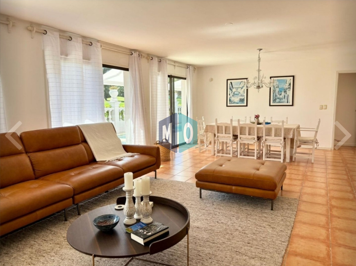 Casa ID.1162 - Vende casa de 4 dormitorios en Golf, Punta del Este con piscina