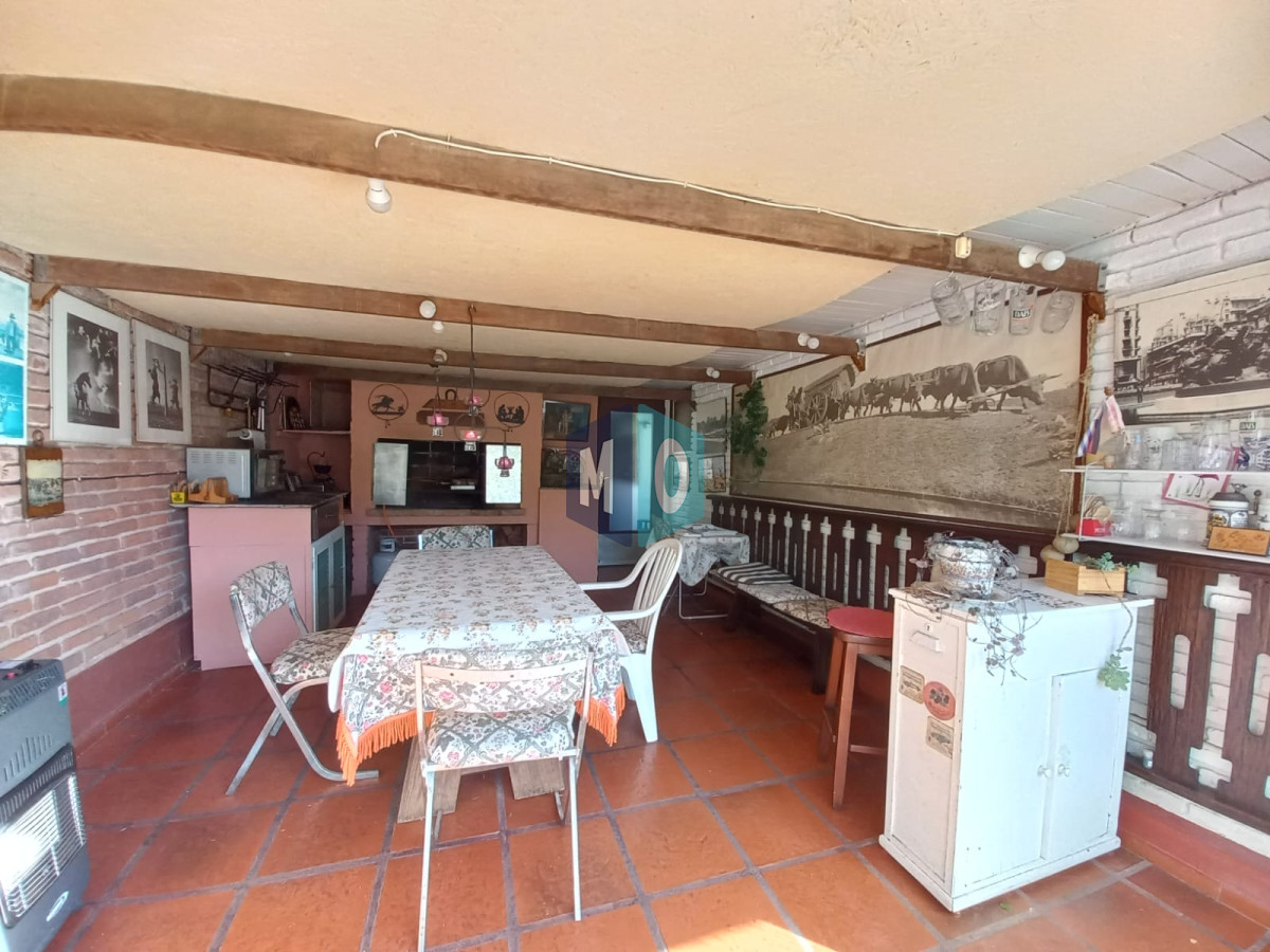 Casa ID.1168 - Vende casa de 4 dormitorios en Pinares, cerca del mar. Punta del Este. 