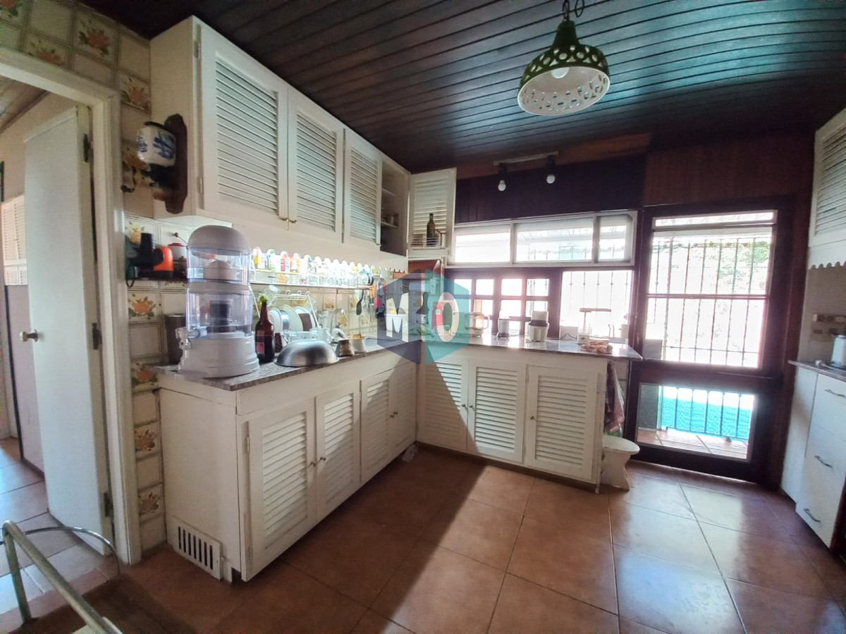 Casa ID.1168 - Vende casa de 4 dormitorios en Pinares, cerca del mar. Punta del Este. 