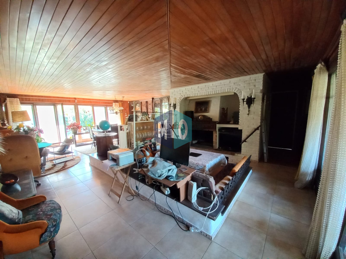 Casa ID.1168 - Vende casa de 4 dormitorios en Pinares, cerca del mar. Punta del Este. 