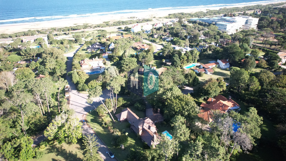Casa ID.947 - Hermosa mansión en Golf de 6 dormitorios , Punta del Este