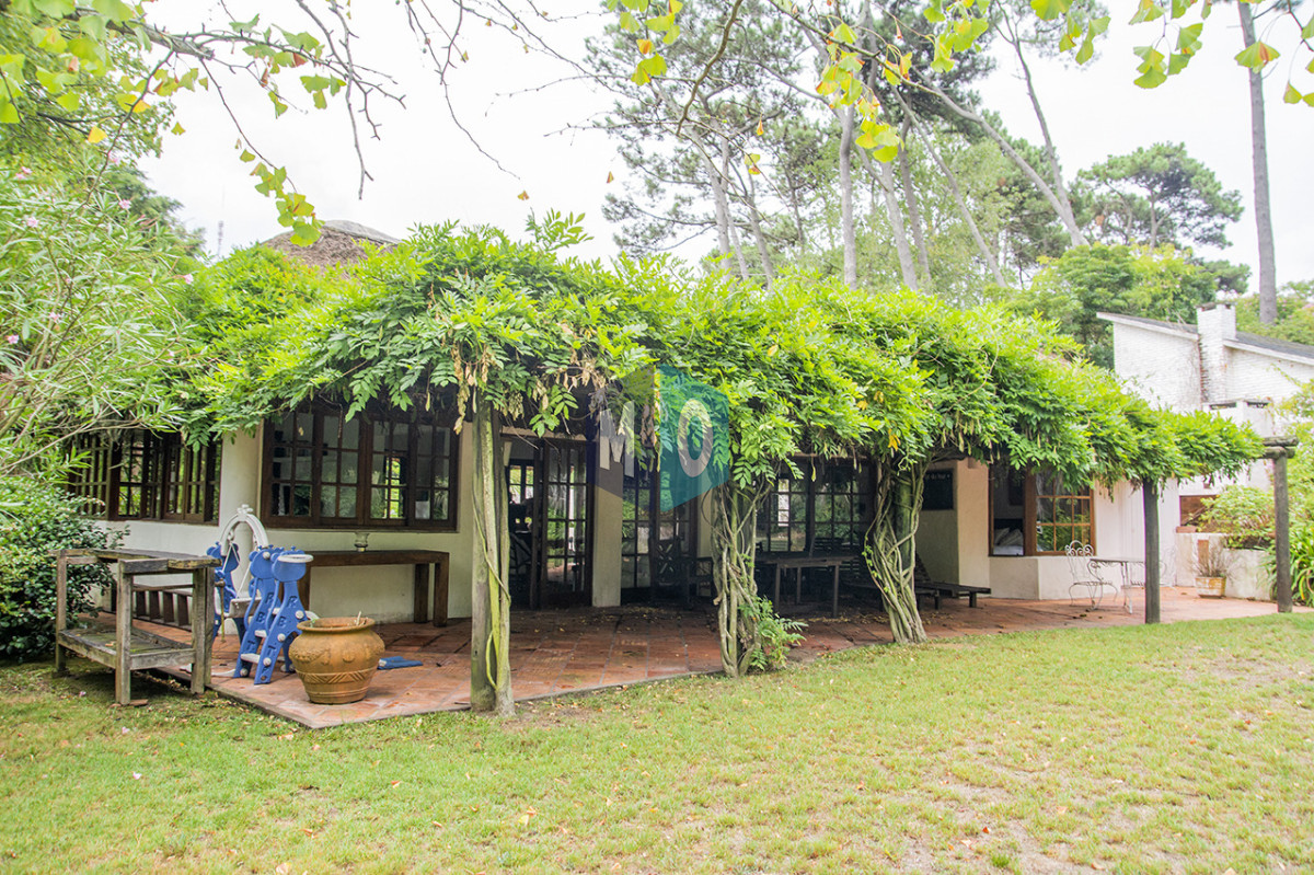 Casa ID.1167 - En venta casa de 1 dormitorio con dependencia en Cantegril
