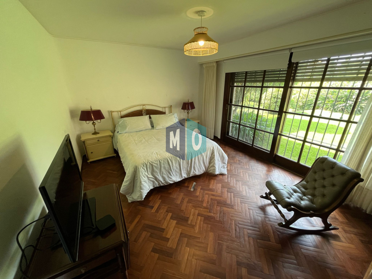 Casa ID.947 - Hermosa mansión en Golf de 6 dormitorios , Punta del Este