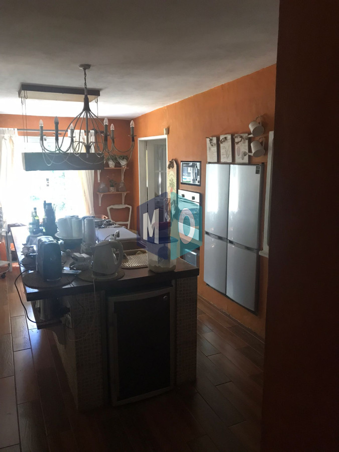 Casa ID.1166 - Chalet de 4 dormitorios, piscina y parrillero en venta, Zona tranquila. Punta del Este.