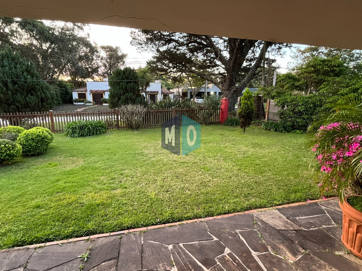 Casa ID.862 - Vende casa de 3 dormitorios en Pinares, Punta del Este 