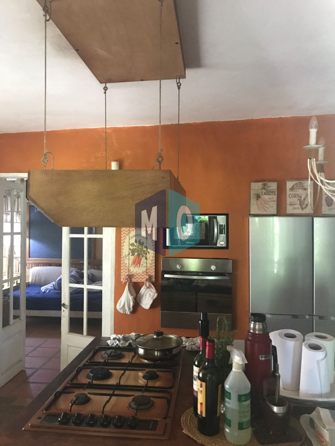 Casa ID.1166 - Chalet de 4 dormitorios, piscina y parrillero en venta, Zona tranquila. Punta del Este.