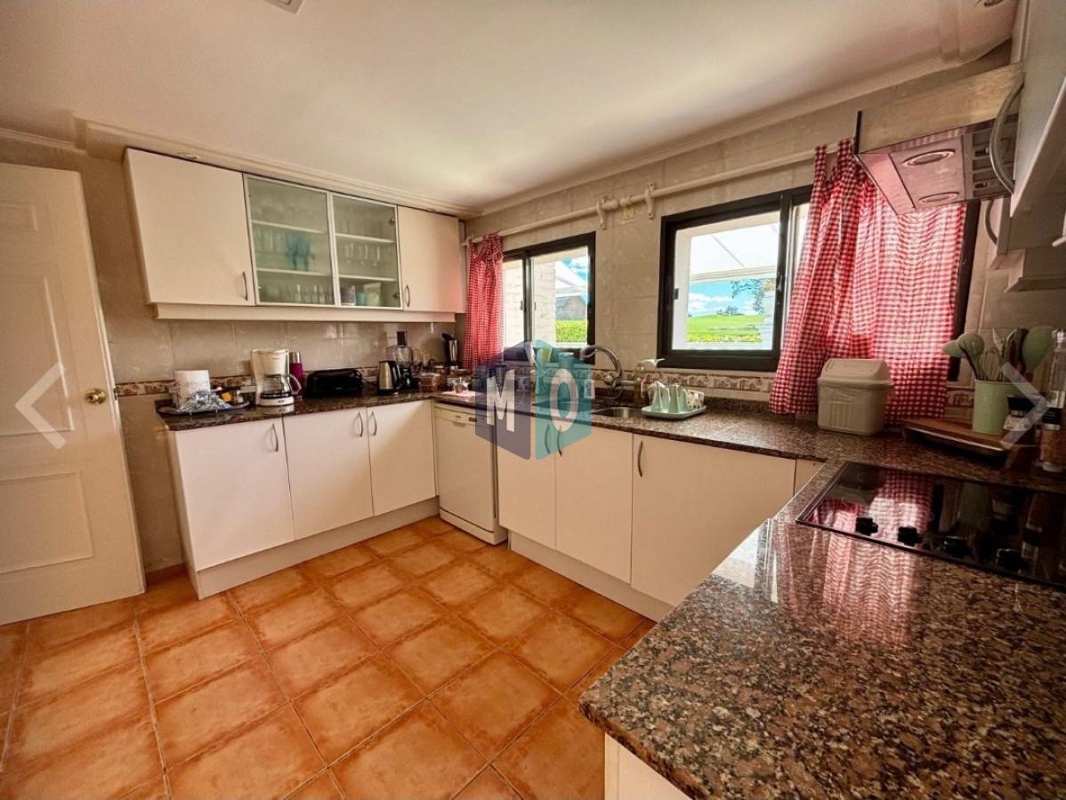 Casa ID.1162 - Vende casa de 4 dormitorios en Golf, Punta del Este con piscina