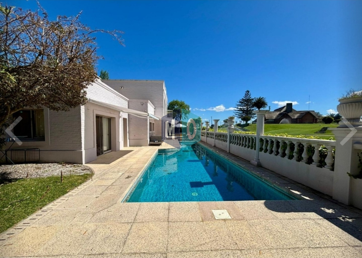 Casa ID.1162 - Vende casa de 4 dormitorios en Golf, Punta del Este con piscina