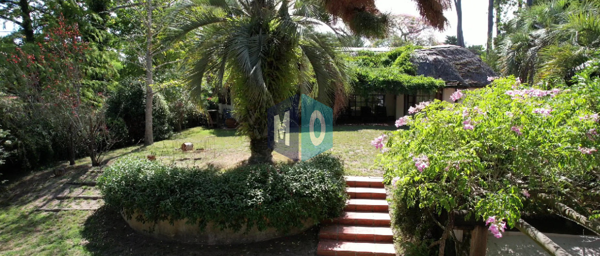 Casa ID.1167 - En venta casa de 1 dormitorio con dependencia en Cantegril