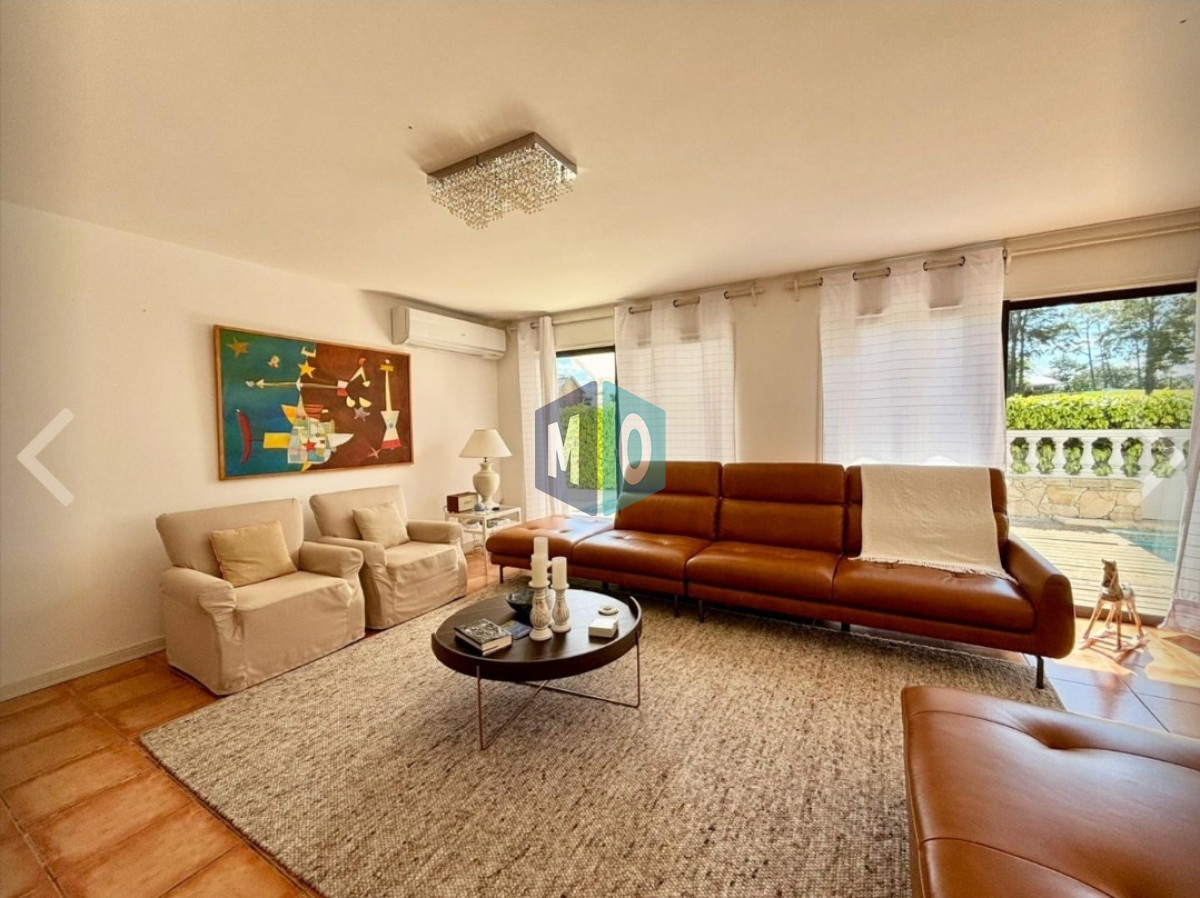 Casa ID.1162 - Vende casa de 4 dormitorios en Golf, Punta del Este con piscina