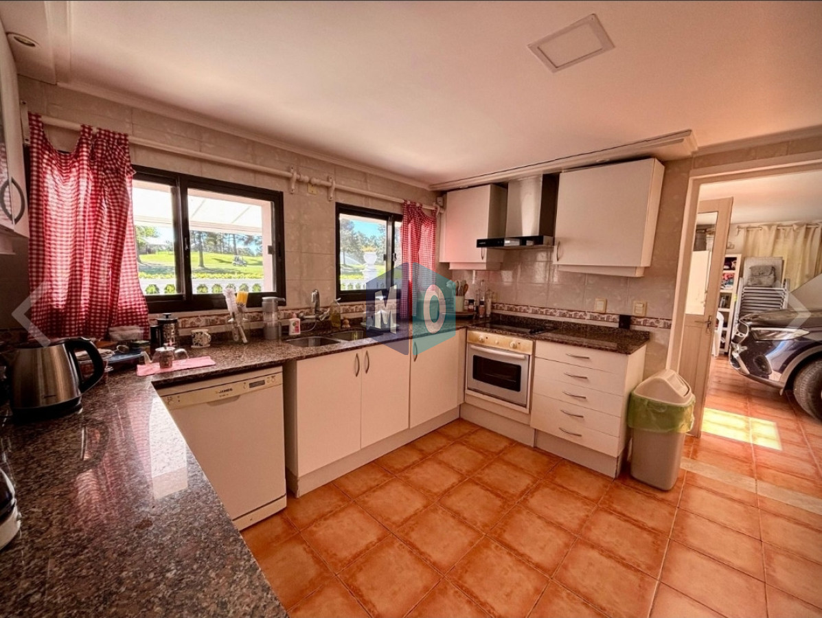 Casa ID.1162 - Vende casa de 4 dormitorios en Golf, Punta del Este con piscina