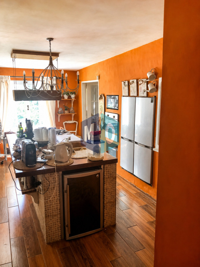 Casa ID.1166 - Chalet de 4 dormitorios, piscina y parrillero en venta, Zona tranquila. Punta del Este.