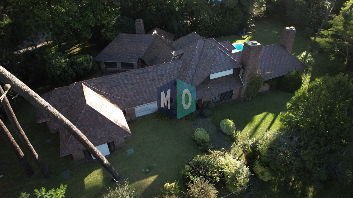 Casa ID.947 - Hermosa mansión en Golf de 6 dormitorios , Punta del Este