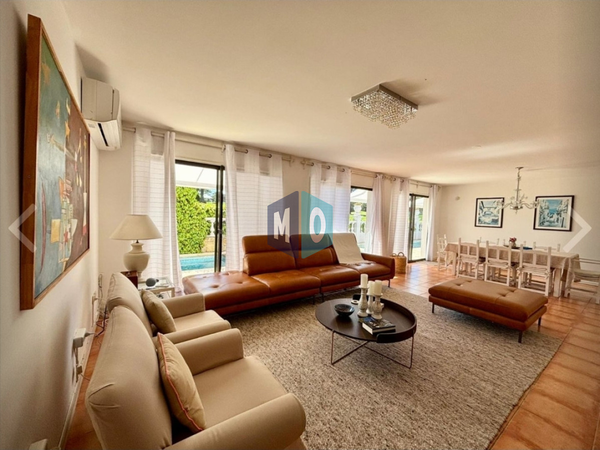 Casa ID.1162 - Vende casa de 4 dormitorios en Golf, Punta del Este con piscina