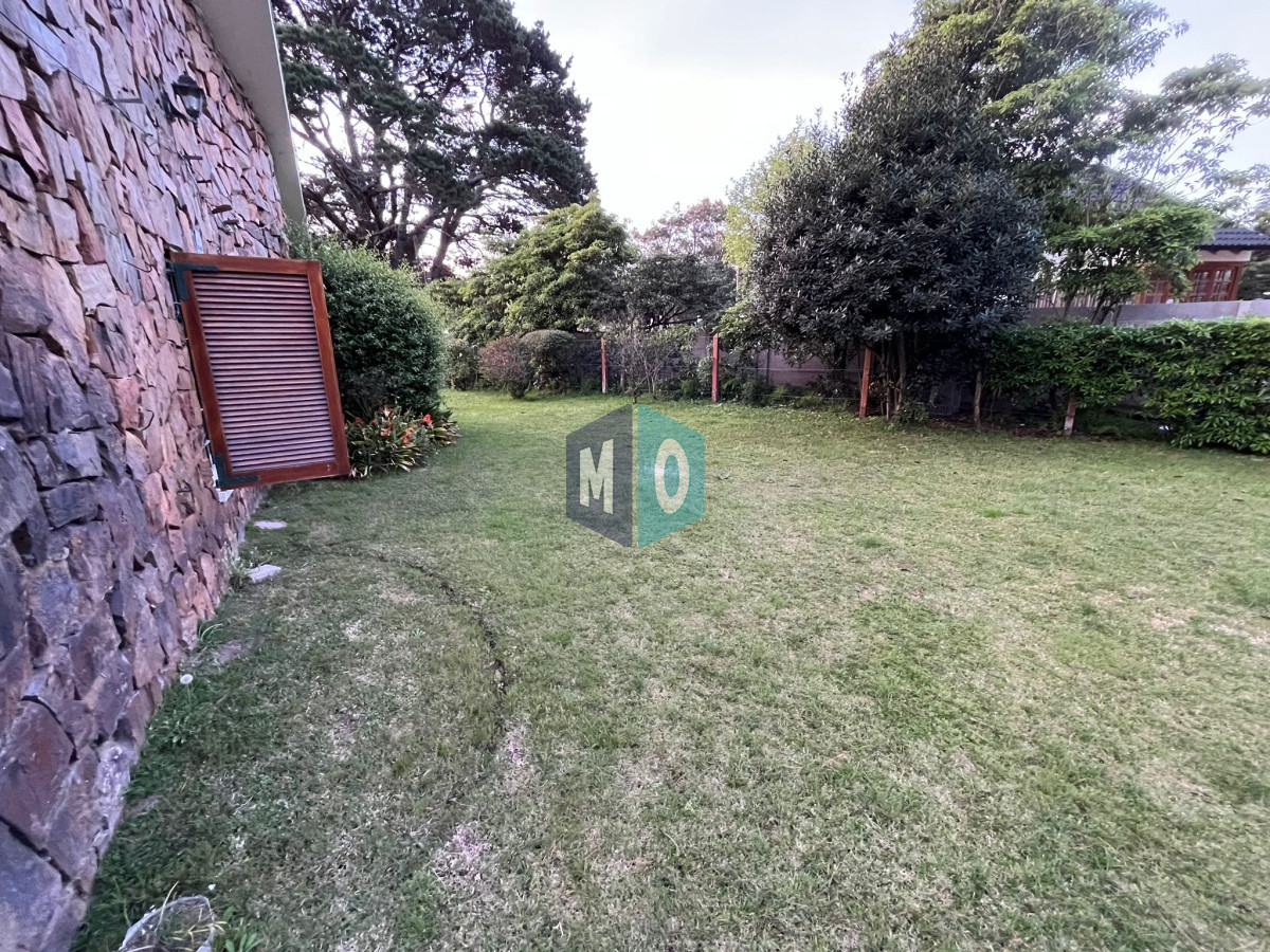 Casa ID.862 - Vende casa de 3 dormitorios en Pinares, Punta del Este 