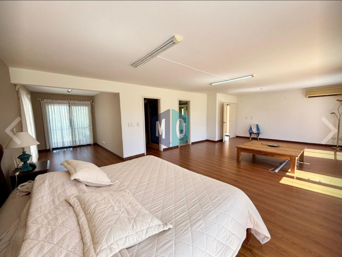 Casa ID.1162 - Vende casa de 4 dormitorios en Golf, Punta del Este con piscina