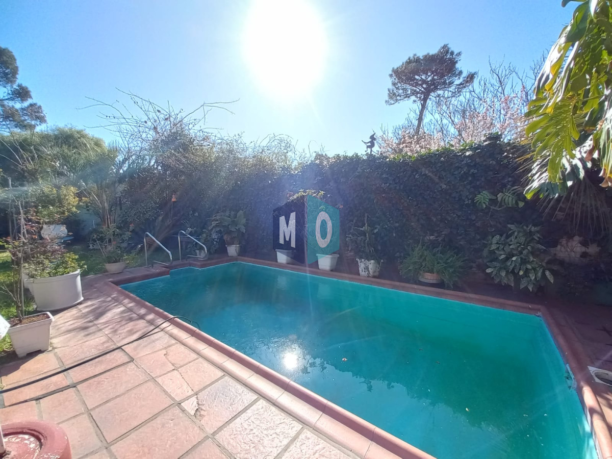 Casa ID.1168 - Vende casa de 4 dormitorios en Pinares, cerca del mar. Punta del Este. 