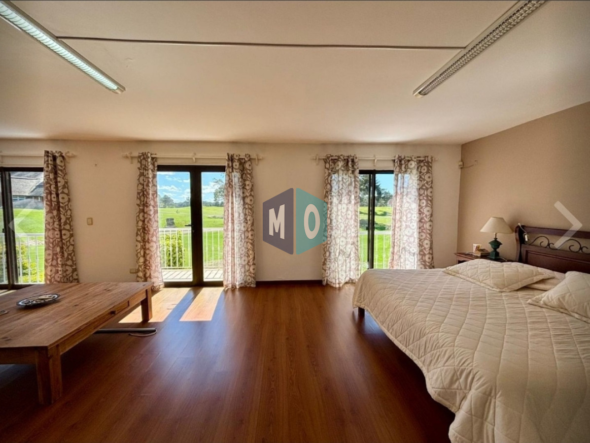 Casa ID.1162 - Vende casa de 4 dormitorios en Golf, Punta del Este con piscina