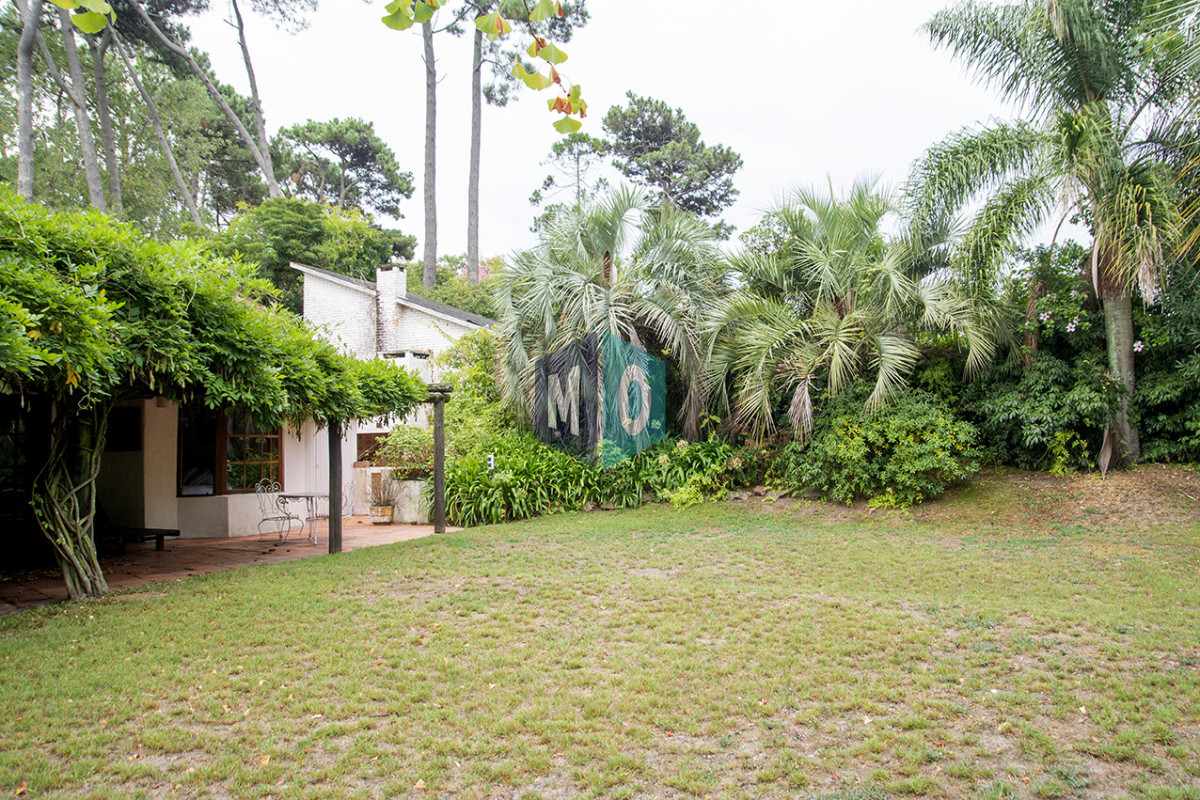 Casa ID.1167 - En venta casa de 1 dormitorio con dependencia en Cantegril