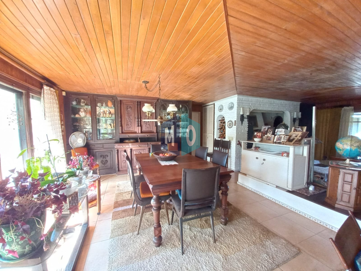 Casa ID.1168 - Vende casa de 4 dormitorios en Pinares, cerca del mar. Punta del Este. 